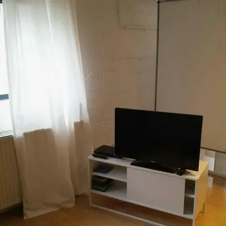 Apartmán Kunstlerwohnung Surther Strasse 92 *