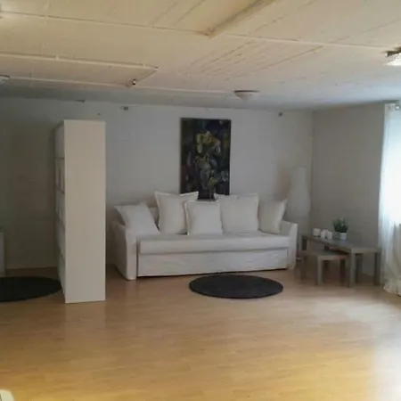 Kunstlerwohnung Surther Strasse 92 Apartment *