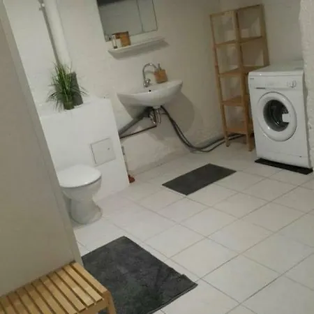 Apartment Kunstlerwohnung Surther Strasse 92