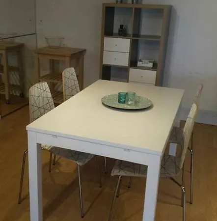 Apartment Kunstlerwohnung Surther Strasse 92 *